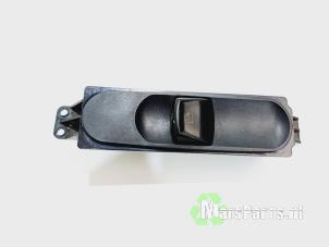 Gebruikte Ruit schakelaar elektrisch Mercedes Vito (639.6) 2.2 113 CDI 16V Euro 5 Prijs € 22,50 Margeregeling aangeboden door Autodemontagebedrijf De Mars