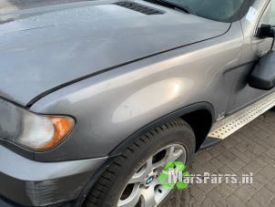 Gebruikte Scherm links-voor BMW X5 (E53) 3.0 24V Prijs € 100,00 Margeregeling aangeboden door Autodemontagebedrijf De Mars