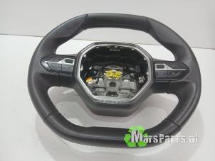 Gebruikte Stuurwiel Peugeot 2008 (UD/UK/UR/US/UX) 1.2 VTi 12V PureTech 130 Prijs € 100,00 Margeregeling aangeboden door Autodemontagebedrijf De Mars