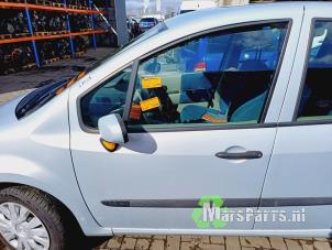 Gebruikte Portier 4Deurs links-voor Renault Modus/Grand Modus (JP) 1.6 16V Prijs € 100,00 Margeregeling aangeboden door Autodemontagebedrijf De Mars