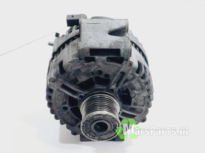Gebruikte Dynamo Mercedes R (W251) 3.0 320 CDI 24V 4-Matic Prijs € 180,00 Margeregeling aangeboden door Autodemontagebedrijf De Mars