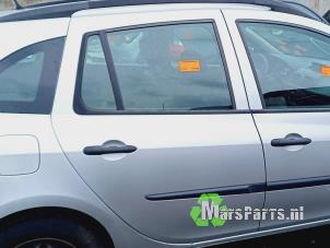 Gebruikte Deur 4Deurs rechts-achter Renault Clio III Estate/Grandtour (KR) 1.2 16V TCE 100 Prijs € 100,00 Margeregeling aangeboden door Autodemontagebedrijf De Mars