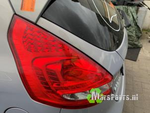 Gebruikte Achterlicht links Ford Fiesta 6 (JA8) 1.6 TDCi 95 Prijs € 30,00 Margeregeling aangeboden door Autodemontagebedrijf De Mars