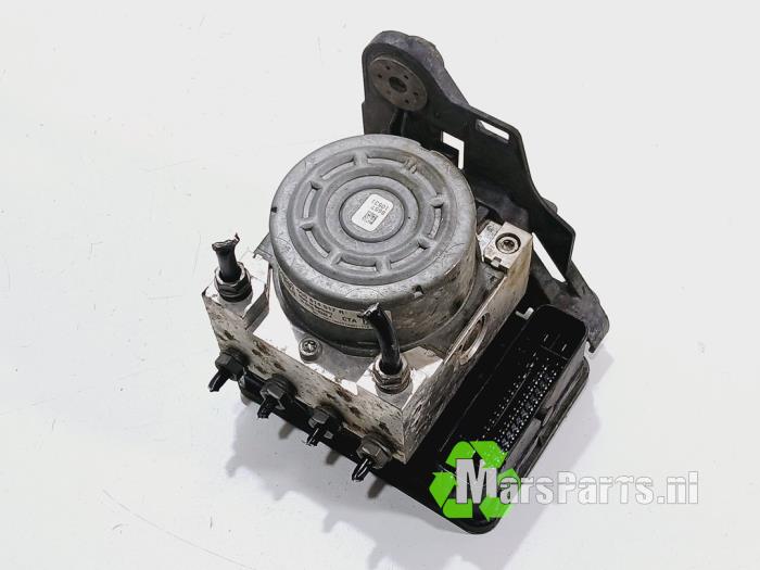 Gebruikte ABS Pomp Audi A3 Sportback (8VA/8VF) 1.6 TDI 16V Prijs € 135,00 Margeregeling aangeboden door Autodemontagebedrijf De Mars