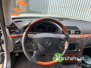 Gebruikte Stuurwiel Mercedes S (W220) 3.2 S-320 CDI 24V Prijs € 175,00 Margeregeling aangeboden door Autodemontagebedrijf De Mars