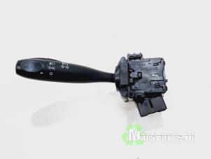 Gebruikte Knipperlicht Schakelaar Hyundai i10 (F5) 1.1i 12V Prijs € 30,00 Margeregeling aangeboden door Autodemontagebedrijf De Mars