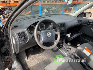 Gebruikte Chaufage Bedieningspaneel Volkswagen Golf IV (1J1) 1.6 16V Prijs € 40,00 Margeregeling aangeboden door Autodemontagebedrijf De Mars