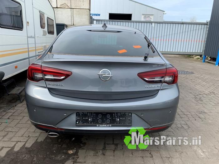 Snijdeel links-achter van een Opel Insignia Grand Sport 1.6 CDTI 16V 136 2018
