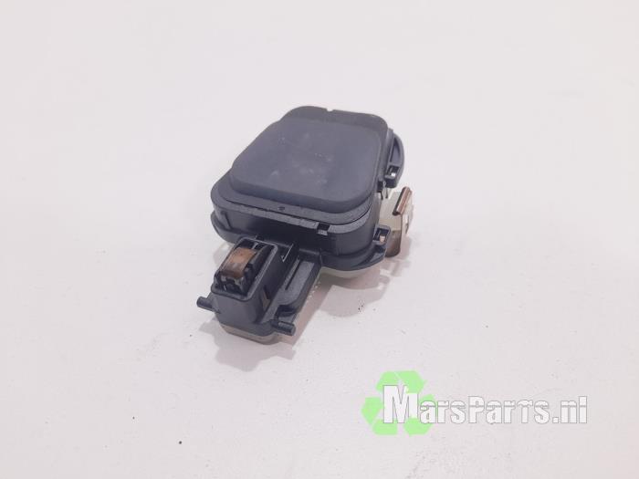 Gebruikte Regensensor Mercedes E (W213) E-220d 2.0 Turbo 16V Prijs € 36,00 Margeregeling aangeboden door Autodemontagebedrijf De Mars