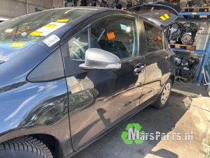 Gebruikte Deur 4Deurs links-voor Toyota Yaris III (P13) 1.0 12V VVT-i Prijs € 350,00 Margeregeling aangeboden door Autodemontagebedrijf De Mars