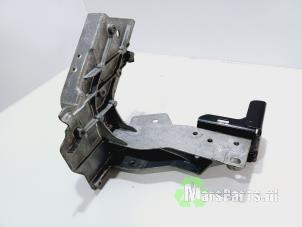 Gebruikte Frontdeel steun Mercedes E (W213) E-220d 2.0 Turbo 16V Prijs € 36,00 Margeregeling aangeboden door Autodemontagebedrijf De Mars