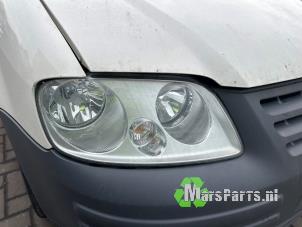 Gebruikte Koplamp rechts Volkswagen Caddy III (2KA,2KH,2CA,2CH) 2.0 SDI Prijs € 40,00 Margeregeling aangeboden door Autodemontagebedrijf De Mars