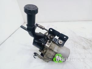 Gebruikte Servopomp Peugeot Partner (GC/GF/GG/GJ/GK) 1.6 HDI, BlueHDI 75 Prijs € 270,00 Margeregeling aangeboden door Autodemontagebedrijf De Mars