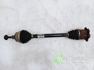 Gebruikte Aandrijfas links-voor Audi A6 Avant (C6) 3.0 TDI V6 24V Prijs € 45,00 Margeregeling aangeboden door Autodemontagebedrijf De Mars