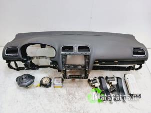 Gebruikte Airbag set + dashboard Volkswagen Golf VI Variant (AJ5/1KA) 1.2 TSI BlueMotion Prijs € 500,00 Margeregeling aangeboden door Autodemontagebedrijf De Mars