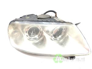 Gebruikte Rechter Koplamp Volkswagen Touareg (7LA/7L6) 2.5 TDI R5 Prijs € 300,00 Margeregeling aangeboden door Autodemontagebedrijf De Mars