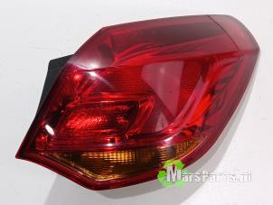 Gebruikte Achterlicht links Opel Astra J (PC6/PD6/PE6/PF6) 1.4 Turbo 16V Prijs € 27,00 Margeregeling aangeboden door Autodemontagebedrijf De Mars