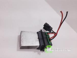 Gebruikte Kachel Weerstand Peugeot 1007 (KM) 1.6 GTI,Gentry 16V Prijs € 20,00 Margeregeling aangeboden door Autodemontagebedrijf De Mars