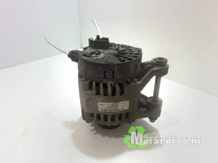 Dynamo van een Opel Corsa D 1.2 16V 2011