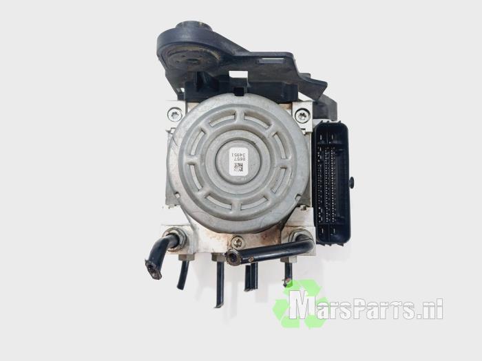 ABS Pomp van een Volkswagen Passat Variant (3G5) 1.6 TDI 16V 2016