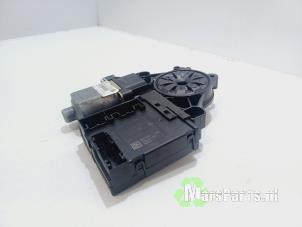 Gebruikte Portierruitmotor Volkswagen Passat (362) 1.4 TSI 16V Prijs € 60,00 Margeregeling aangeboden door Autodemontagebedrijf De Mars