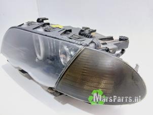 Gebruikte Koplamp links BMW 3 serie (E46/4) 330d 24V Prijs € 90,00 Margeregeling aangeboden door Autodemontagebedrijf De Mars