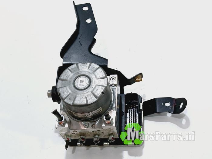 ABS Pomp van een Mitsubishi Eclipse Cross (GK/GL) 2.4 16V PHEV 4x4 2022