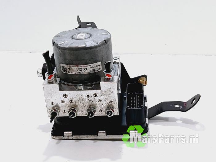 ABS Pomp van een Mitsubishi Eclipse Cross (GK/GL) 2.4 16V PHEV 4x4 2022