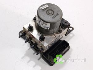 Gebruikte ABS Pomp Hyundai iX35 (LM) 2.0 16V Prijs € 300,00 Margeregeling aangeboden door Autodemontagebedrijf De Mars