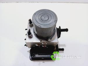 Gebruikte ABS Pomp Landrover Range Rover Velar (LY) 5.0 V8 32V SVR Prijs € 200,00 Margeregeling aangeboden door Autodemontagebedrijf De Mars