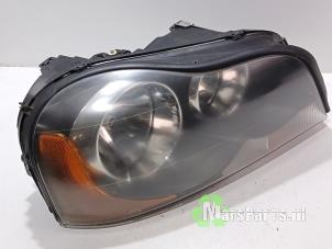 Gebruikte Koplamp rechts Volvo XC90 I 2.5 T 20V Prijs € 100,00 Margeregeling aangeboden door Autodemontagebedrijf De Mars