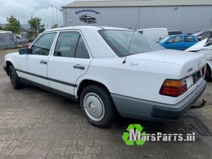 Gebruikte Differentieel achter Mercedes E (W124) 2.3 230 E Prijs € 250,00 Margeregeling aangeboden door Autodemontagebedrijf De Mars