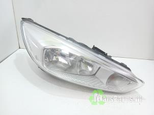 Gebruikte Koplamp rechts Ford Focus 3 1.6 TDCi Prijs € 200,00 Margeregeling aangeboden door Autodemontagebedrijf De Mars