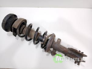 Gebruikte Schokdemperpoot links-voor Renault Trafic (1FL/2FL/3FL/4FL) 1.6 dCi 95 Prijs € 45,00 Margeregeling aangeboden door Autodemontagebedrijf De Mars