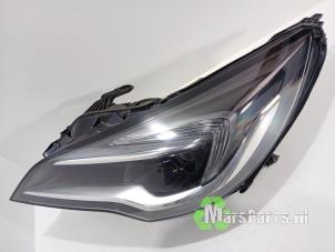 Gebruikte Linker Koplamp Opel Astra K 1.6 CDTI 110 16V Prijs € 250,00 Margeregeling aangeboden door Autodemontagebedrijf De Mars