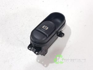 Gebruikte Schakelaar handrem Mini Clubman (F54) 2.0 Cooper S 16V Prijs € 35,00 Margeregeling aangeboden door Autodemontagebedrijf De Mars