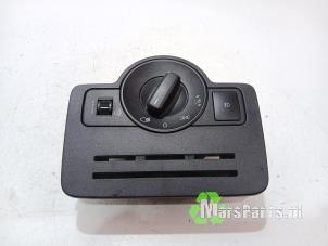 Gebruikte Licht Schakelaar Mercedes Vito (447.6) 1.6 111 CDI 16V Prijs € 30,00 Margeregeling aangeboden door Autodemontagebedrijf De Mars