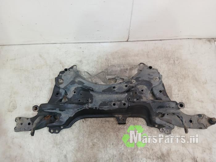 Subframe van een Toyota Auris (E18) 1.8 16V Hybrid 2014