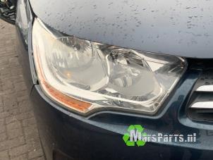 Gebruikte Koplamp rechts Citroen C4 Berline (NC) 1.6 16V VTi Prijs € 125,00 Margeregeling aangeboden door Autodemontagebedrijf De Mars