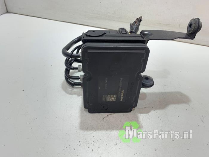 Gebruikte ABS Pomp Volvo V40 (MV) 2.0 D2 16V Prijs € 55,00 Margeregeling aangeboden door Autodemontagebedrijf De Mars