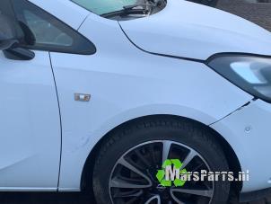 Gebruikte Scherm rechts-voor Opel Corsa E 1.0 SIDI Turbo 12V Prijs € 150,00 Margeregeling aangeboden door Autodemontagebedrijf De Mars