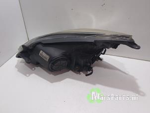 Gebruikte Rechter Koplamp Opel Corsa D 1.3 CDTi 16V ecoFLEX Prijs € 100,00 Margeregeling aangeboden door Autodemontagebedrijf De Mars