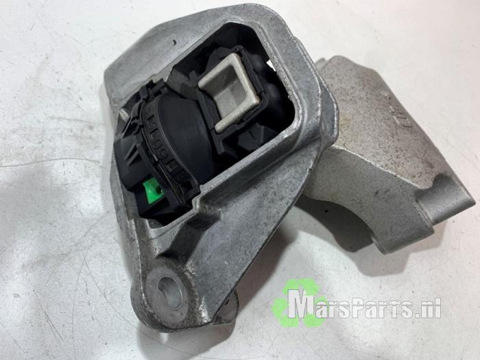 Motorsteun van een Nissan Micra (K14) 1.0 IG-T 100 2019