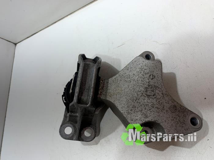 Motorsteun van een Nissan Micra (K14) 1.0 IG-T 100 2019