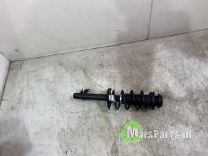 Gebruikte Mac Phersonpoot links-voor Peugeot 108 1.0 12V VVT-i Prijs € 25,00 Margeregeling aangeboden door Autodemontagebedrijf De Mars