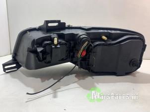 Gebruikte Rechter Koplamp Fiat Stilo (192A/B) 1.4 16V Prijs € 50,00 Margeregeling aangeboden door Autodemontagebedrijf De Mars