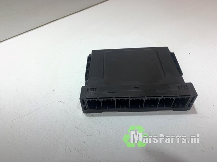 Computer Body Control van een Opel Astra K Sports Tourer 1.6 CDTI 110 16V 2015