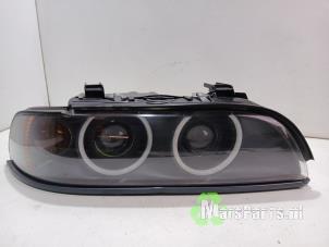 Gebruikte Rechter Koplamp BMW 5-Serie Prijs € 75,00 Margeregeling aangeboden door Autodemontagebedrijf De Mars