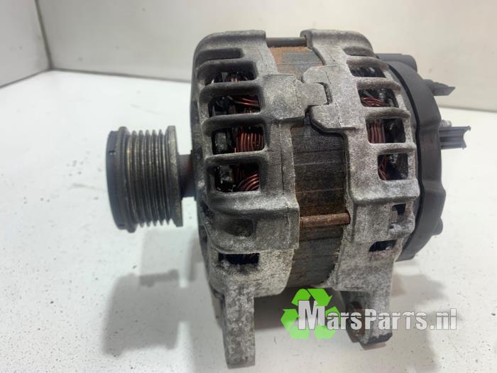 Gebruikte Dynamo Nissan Qashqai (J11) 1.5 dCi DPF Prijs € 85,00 Margeregeling aangeboden door Autodemontagebedrijf De Mars