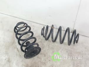 Gebruikte Veerschroef achter Mercedes Vito (447.6) 1.6 111 CDI 16V Prijs € 75,00 Margeregeling aangeboden door Autodemontagebedrijf De Mars